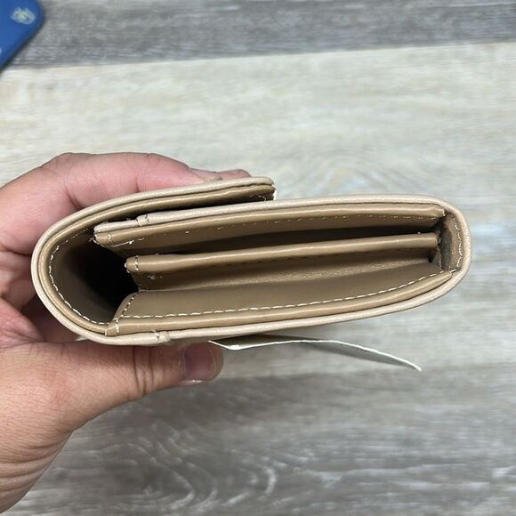 1008-10 NWT Anne Klein wallet - Picture 6 of 8